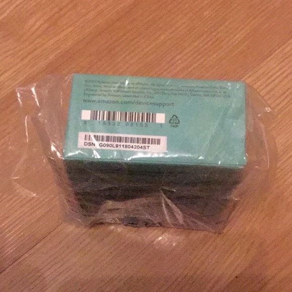 NWT Amazon Echo Dot 2nd Generation Brand New in Box and All Original Packaging - Picture 5 of 7